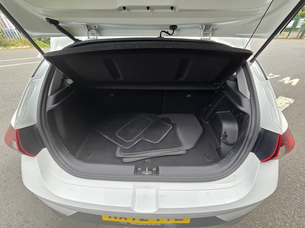 Hyundai I20 Se Connect Red #61