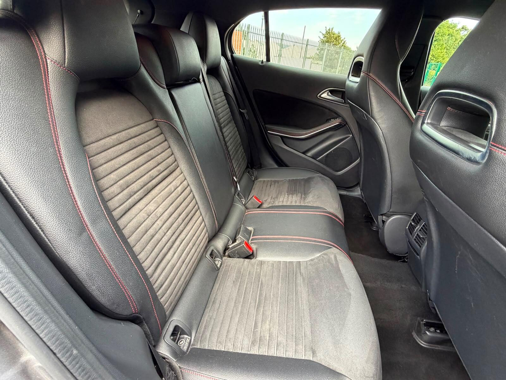 Mercedes-Benz GLA Class Gla 180 Amg Line Edition Black #26