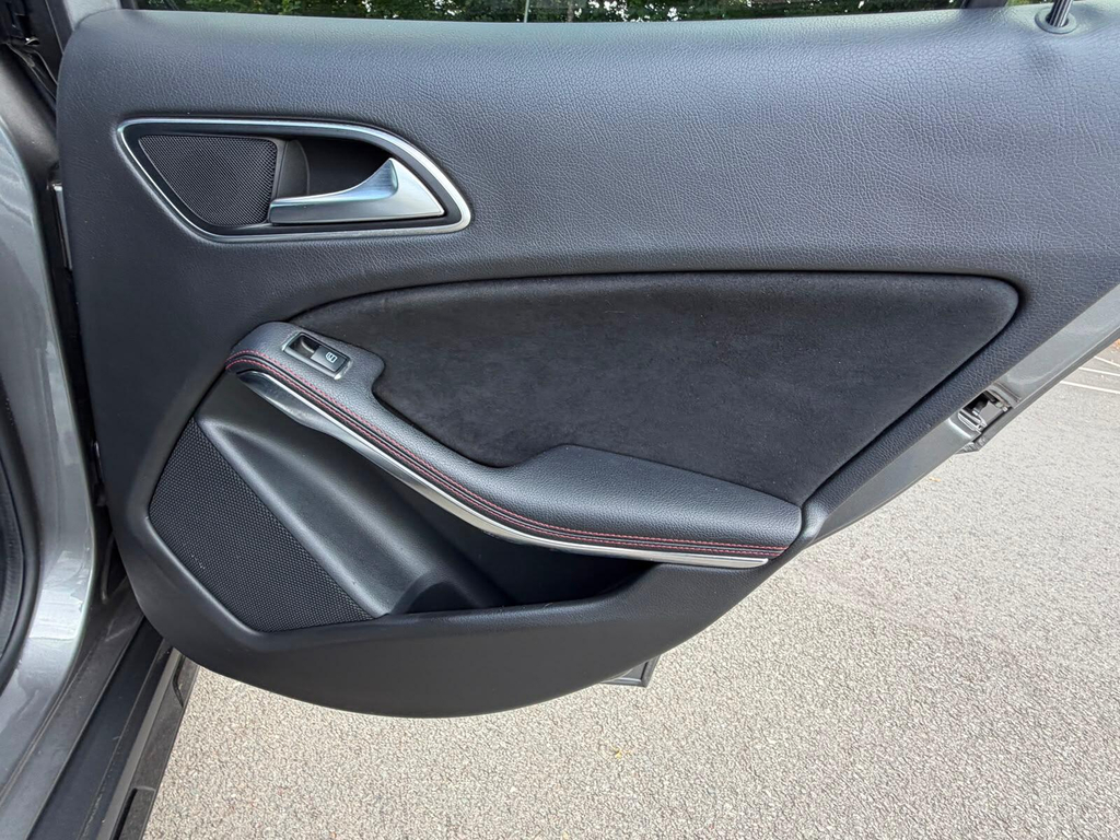Mercedes-Benz GLA Class Gla 180 Amg Line Edition Black #46