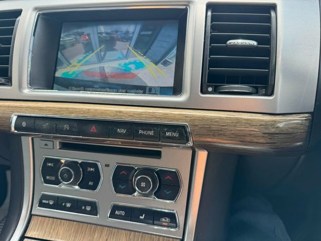 Jaguar XF Premium Luxury Saloon Grey #6