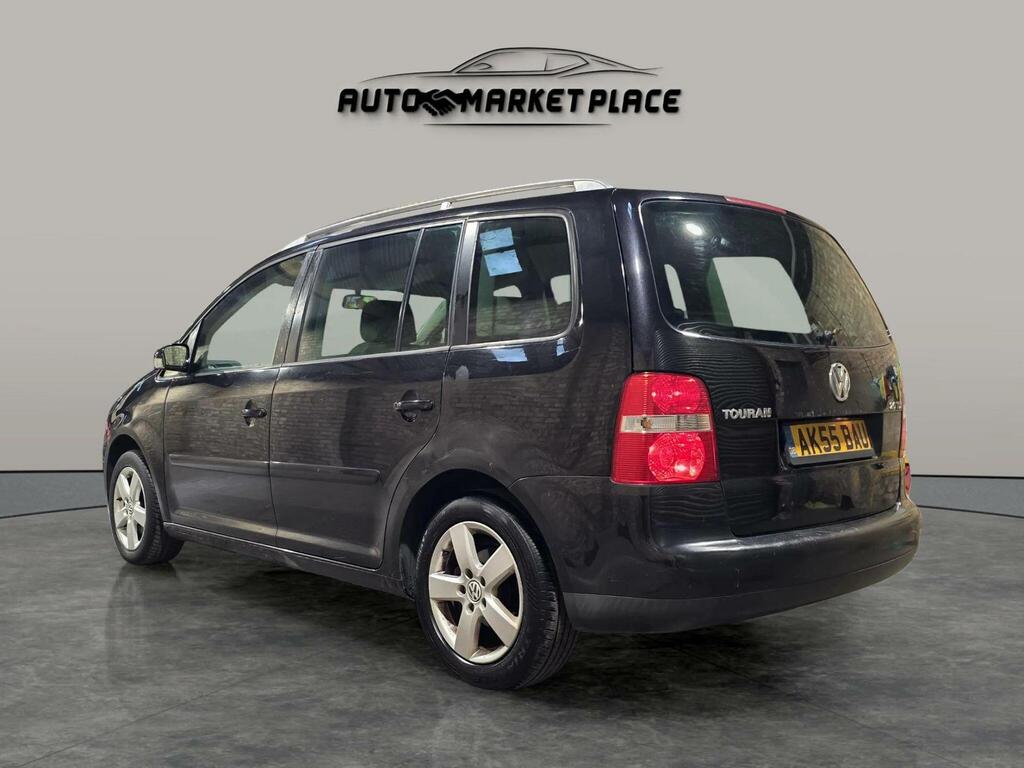 Volkswagen Touran Sport Black #4