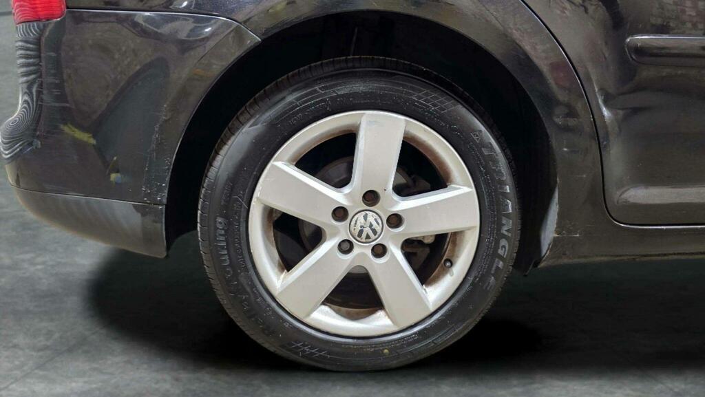 Volkswagen Touran 1.6 S Fsi 7 Str 114 Bhp Silver #29
