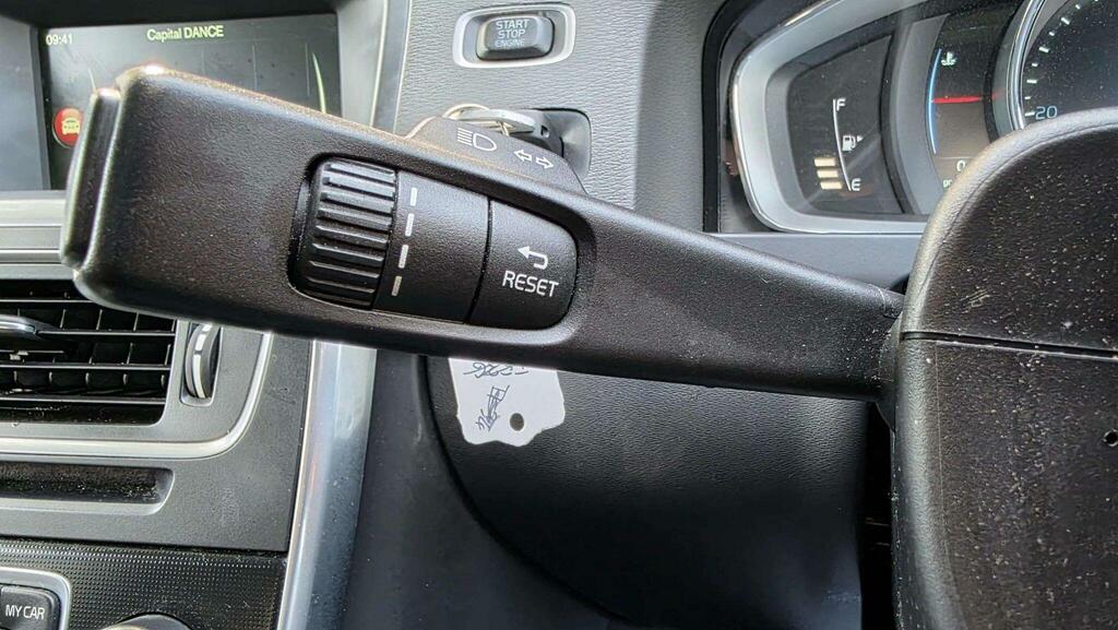 Volvo V60 V60 Se Lux Nav D5 Gold #25