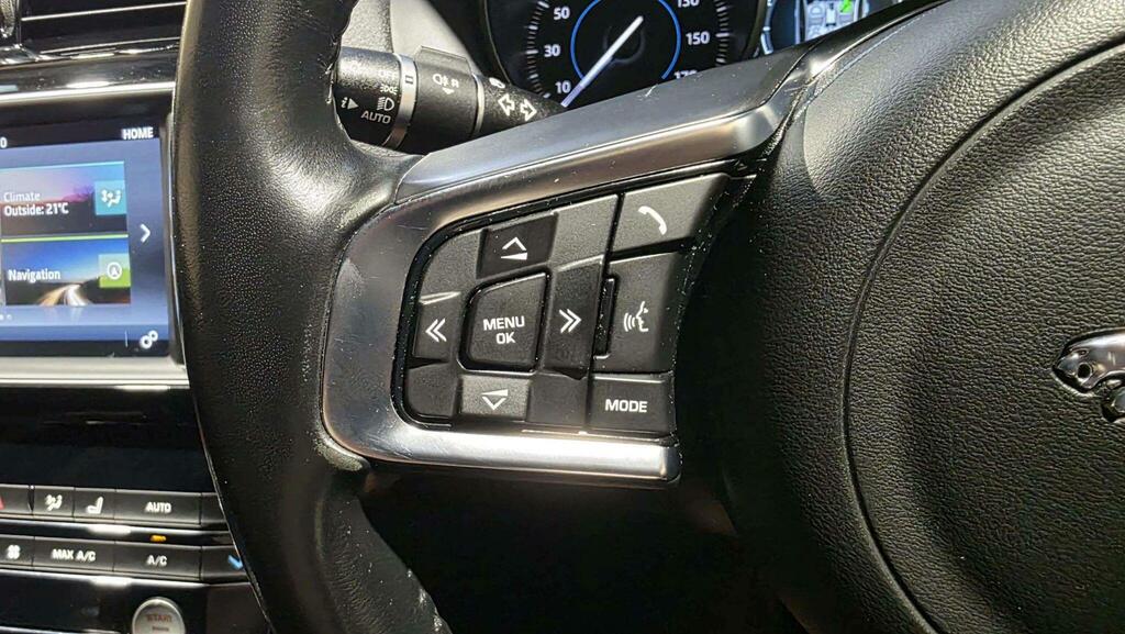 Jaguar XE Xe R-sport D Blue #19