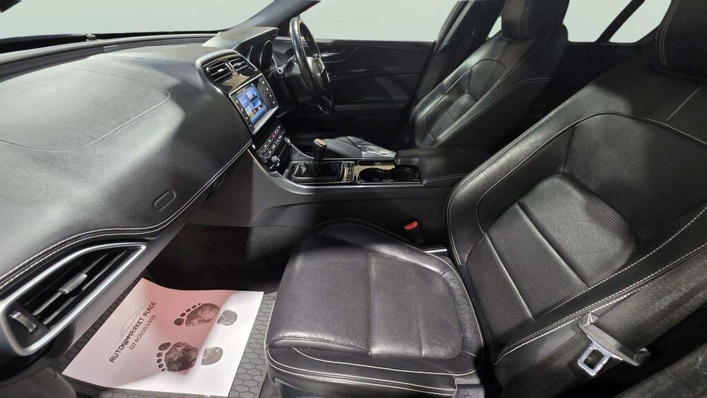 Jaguar XE Xe R-sport D Blue #33
