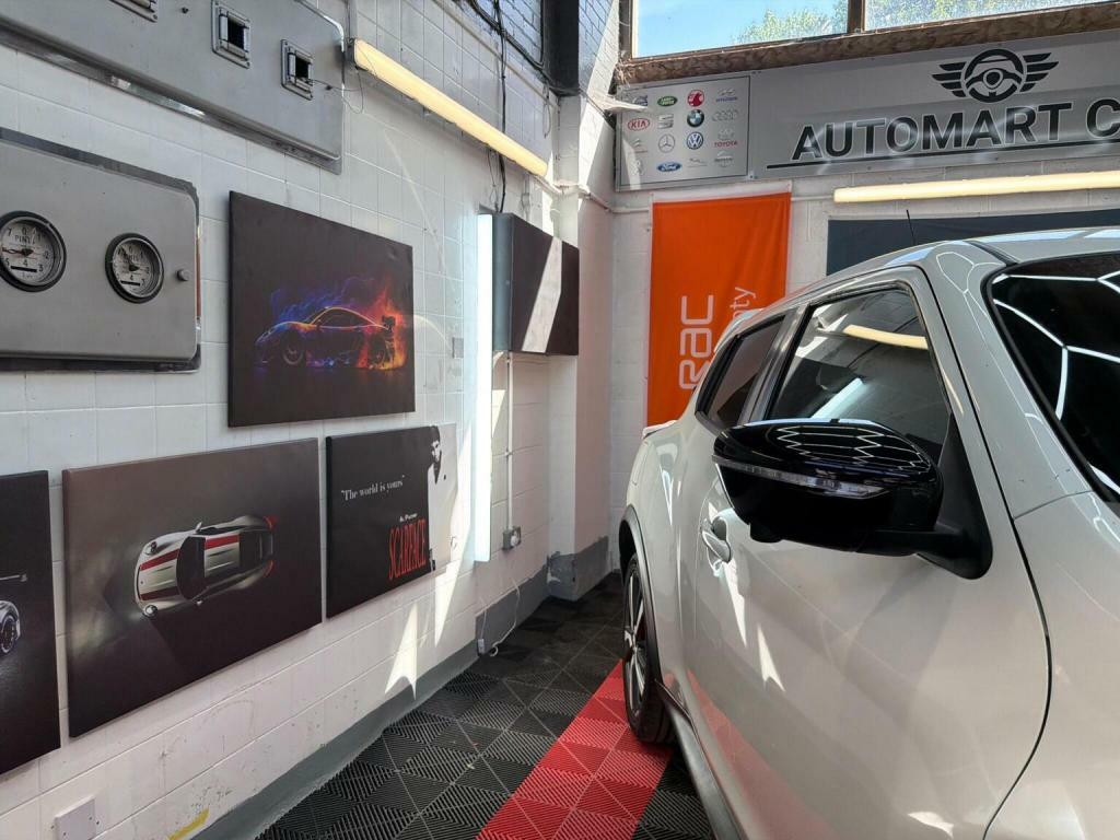 Nissan Juke Red #32