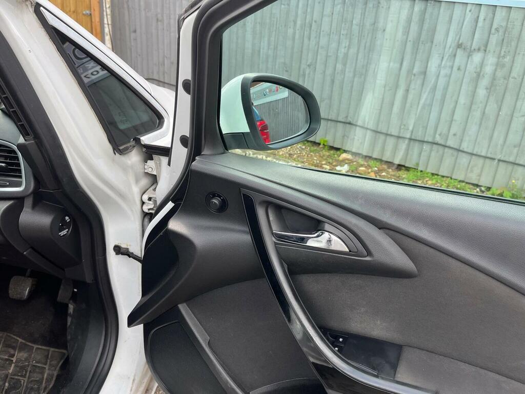Vauxhall Astra Hatchback 1.6 16V Excite Euro 5 201515 White #5