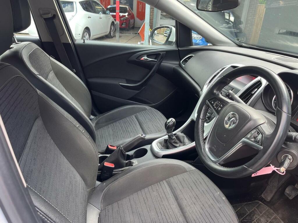 Vauxhall Astra Hatchback 1.6 16V Excite Euro 5 201515 White #6