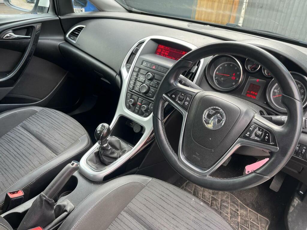 Vauxhall Astra Hatchback 1.6 16V Excite Euro 5 201515 White #4