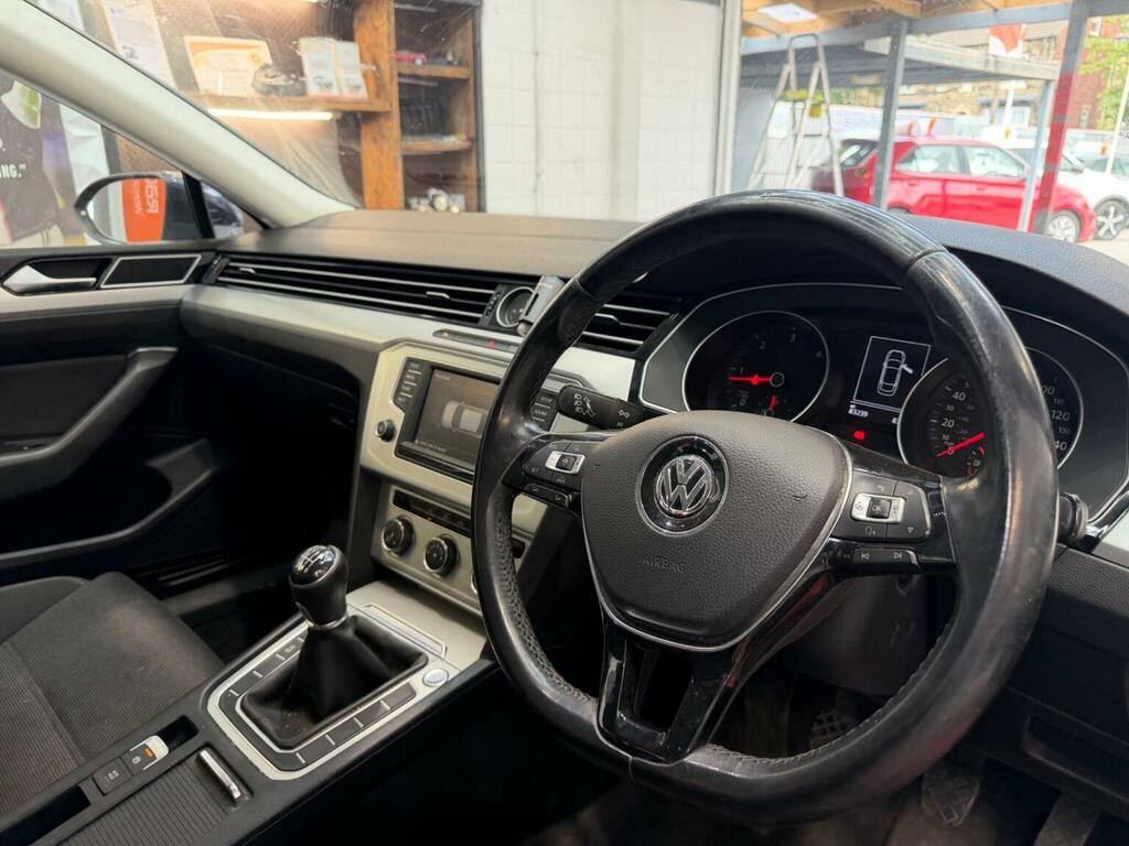 Volkswagen Passat 2.0 Tdi Bluemotion Black #12