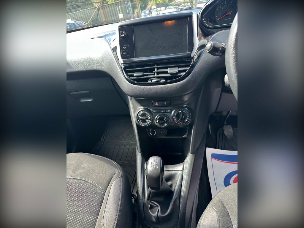 Peugeot 208 1.2 Vti Style - 20 Road Tax, 12 Months, 2 Keys Black #18