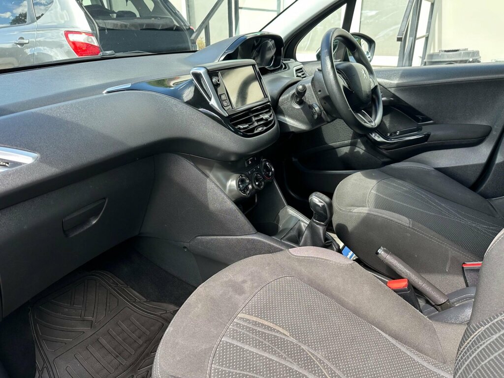 Peugeot 208 1.2 Vti Style - 20 Road Tax, 12 Months, 2 Keys Black #30