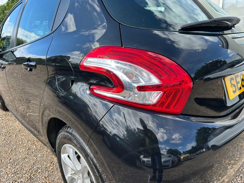 Peugeot 208 1.2 Vti Style - 20 Road Tax, 12 Months, 2 Keys Black #37