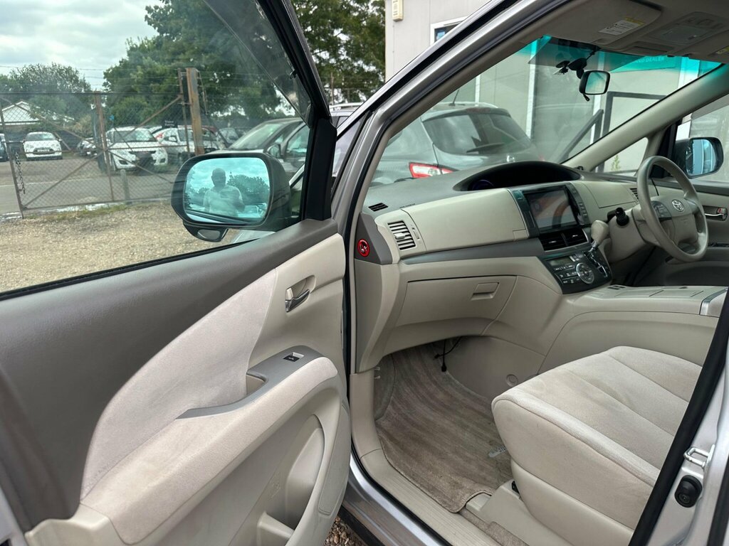 Toyota Estima Mpv White #48