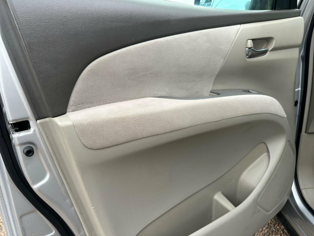 Toyota Estima Mpv White #49