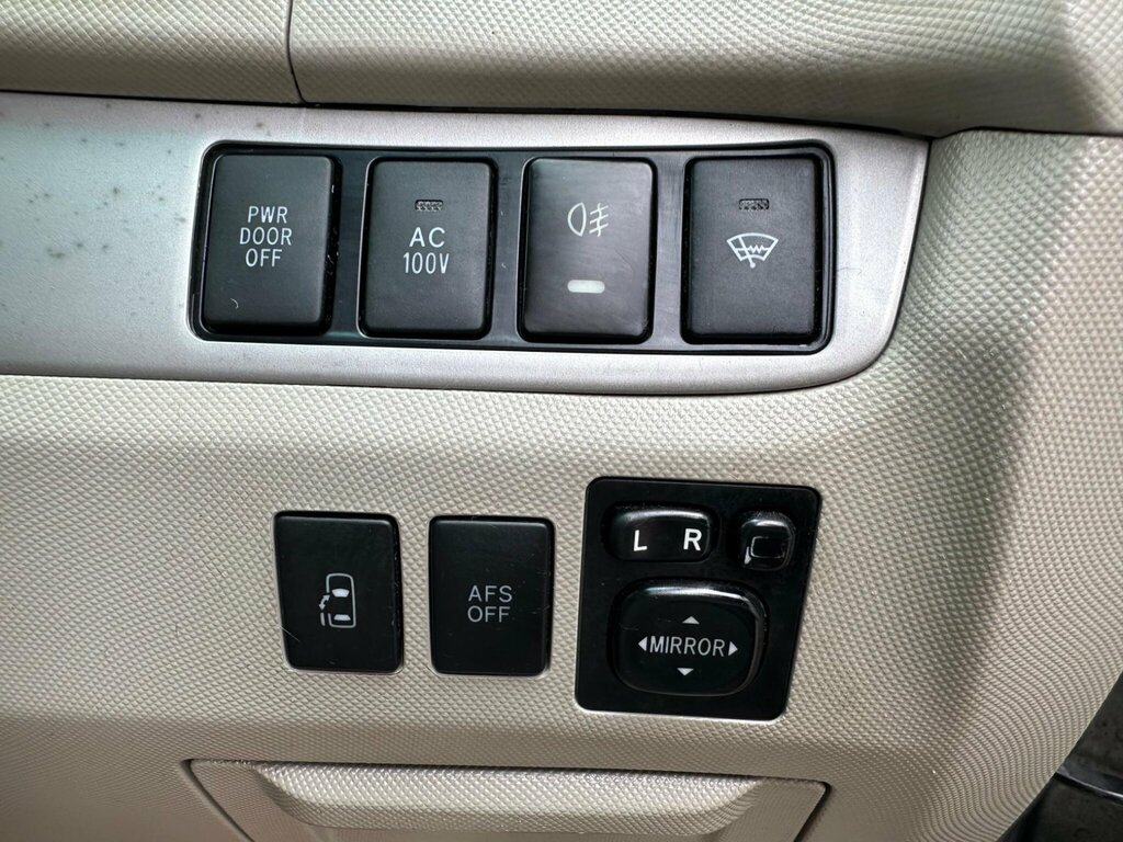 Toyota Estima Mpv White #33