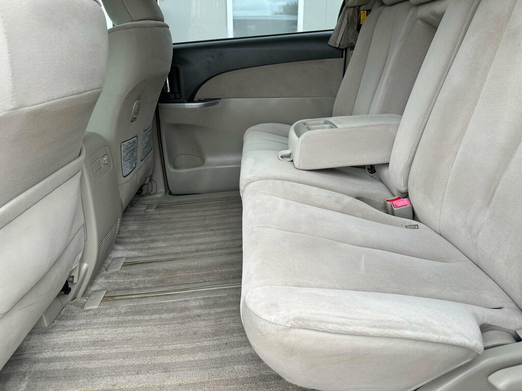 Toyota Estima Mpv White #30