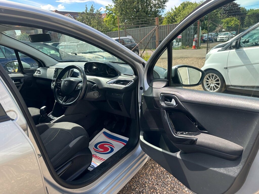 Peugeot 208 Access Black #31