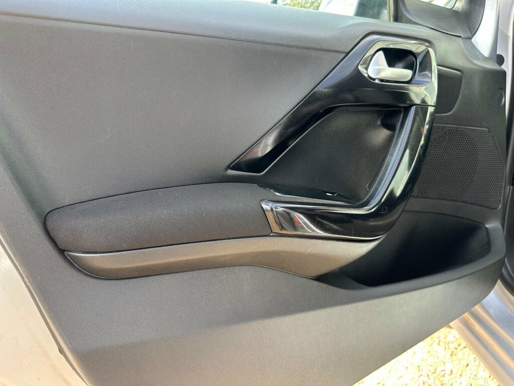 Peugeot 208 Access Black #33