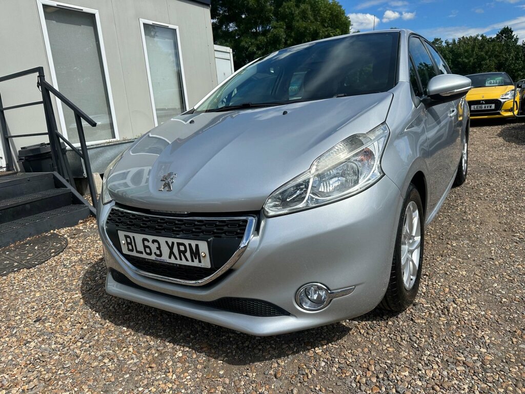 Peugeot 208 Access Black #8