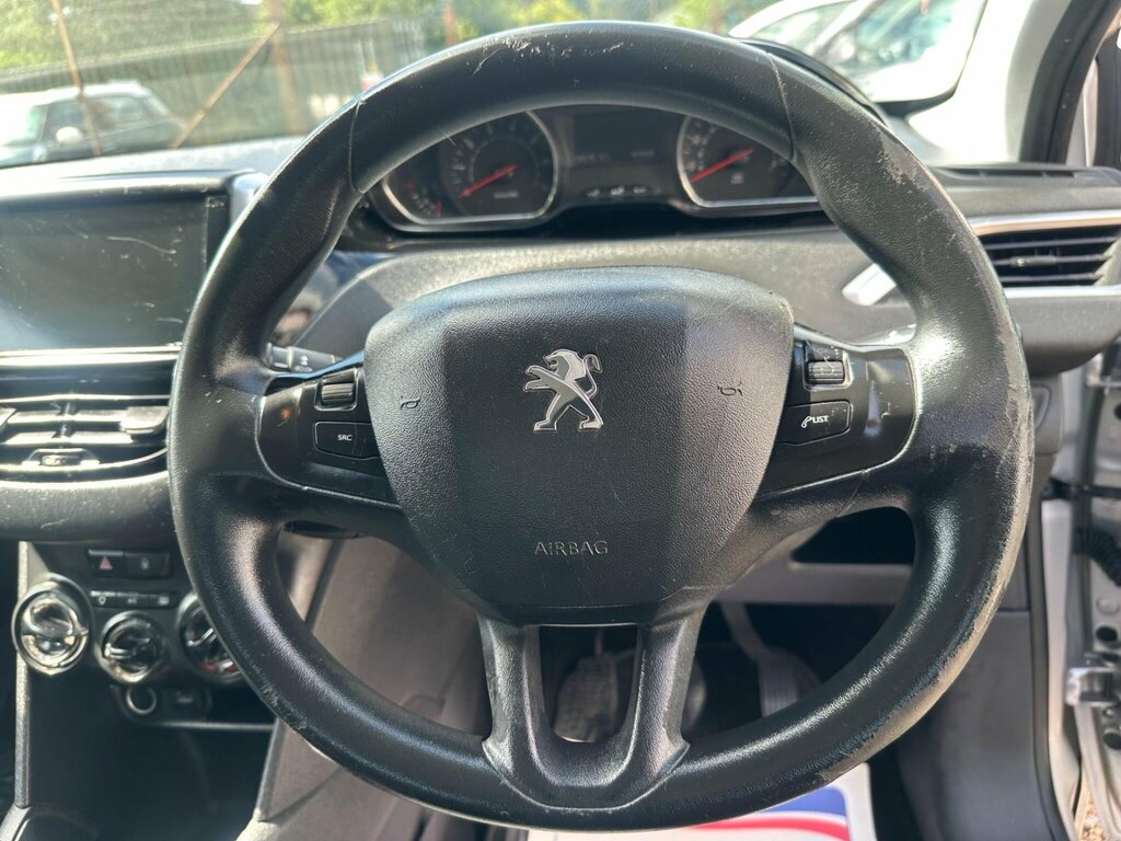 Peugeot 208 Access Black #45