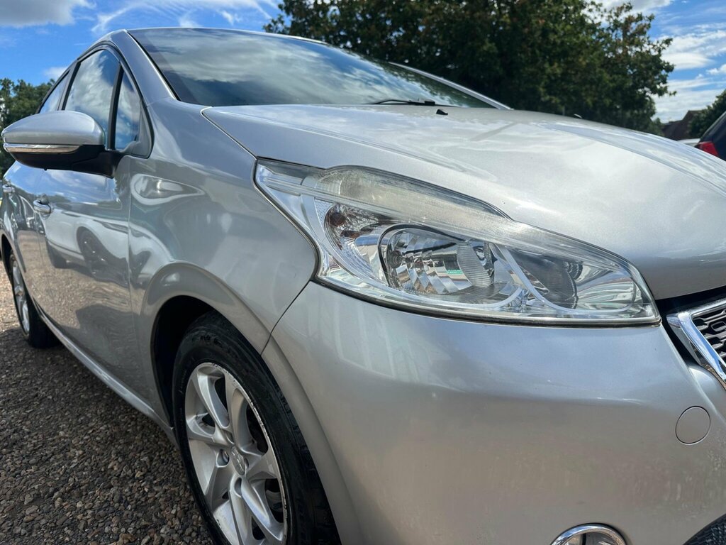 Peugeot 208 Access Black #49