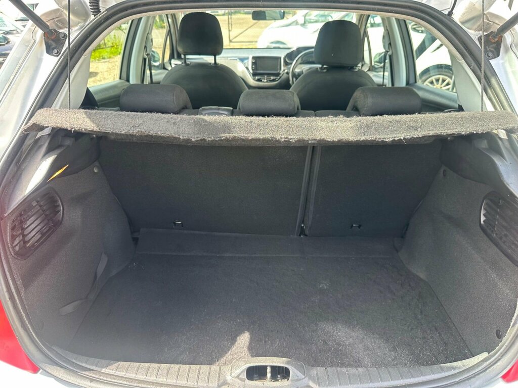 Peugeot 208 Access Black #44