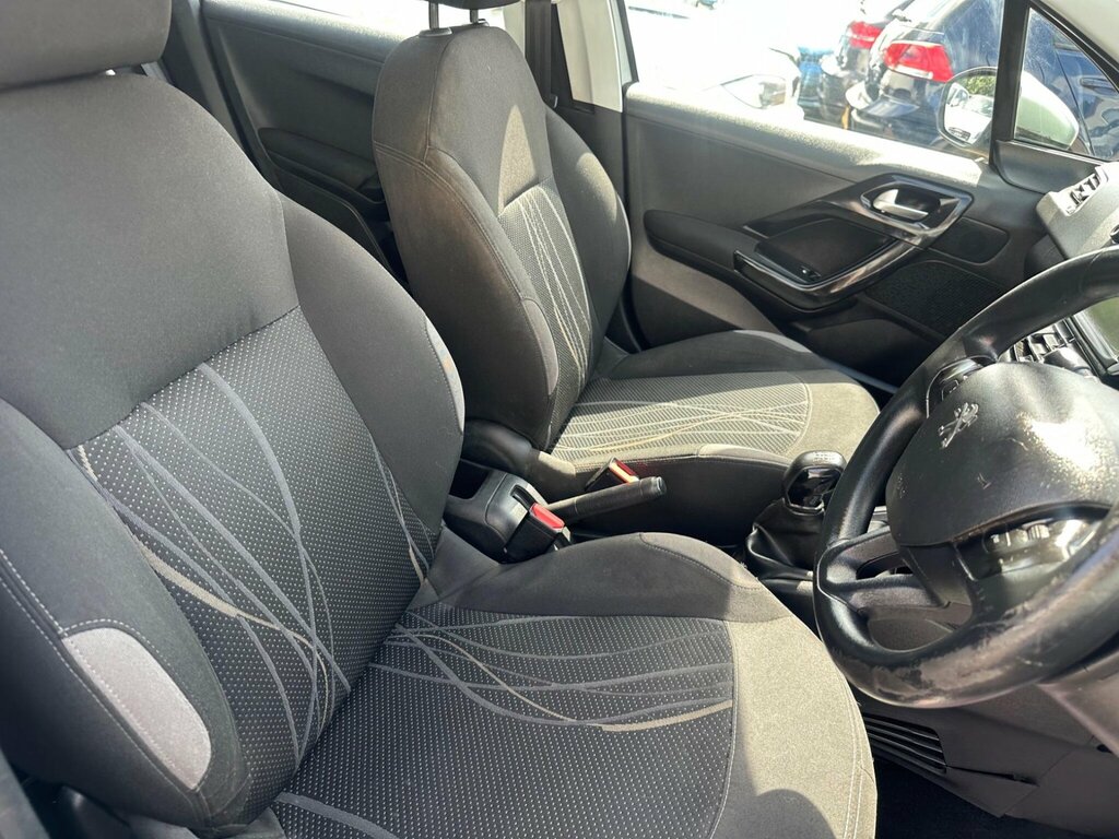 Peugeot 208 Access Black #19