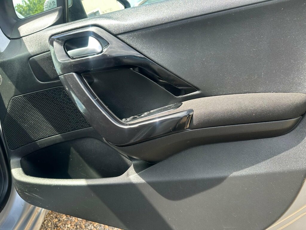 Peugeot 208 Access Black #40