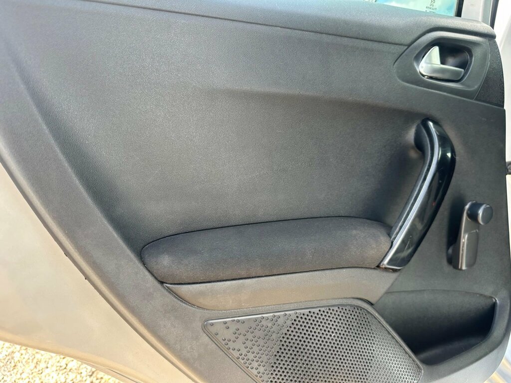 Peugeot 208 Access Black #42