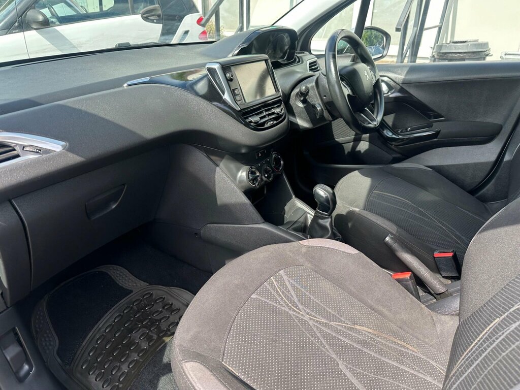 Peugeot 208 Access Black #48