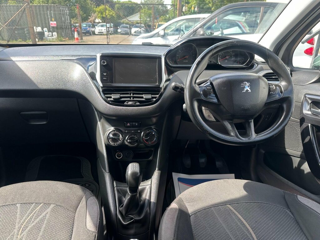Peugeot 208 Access Black #10