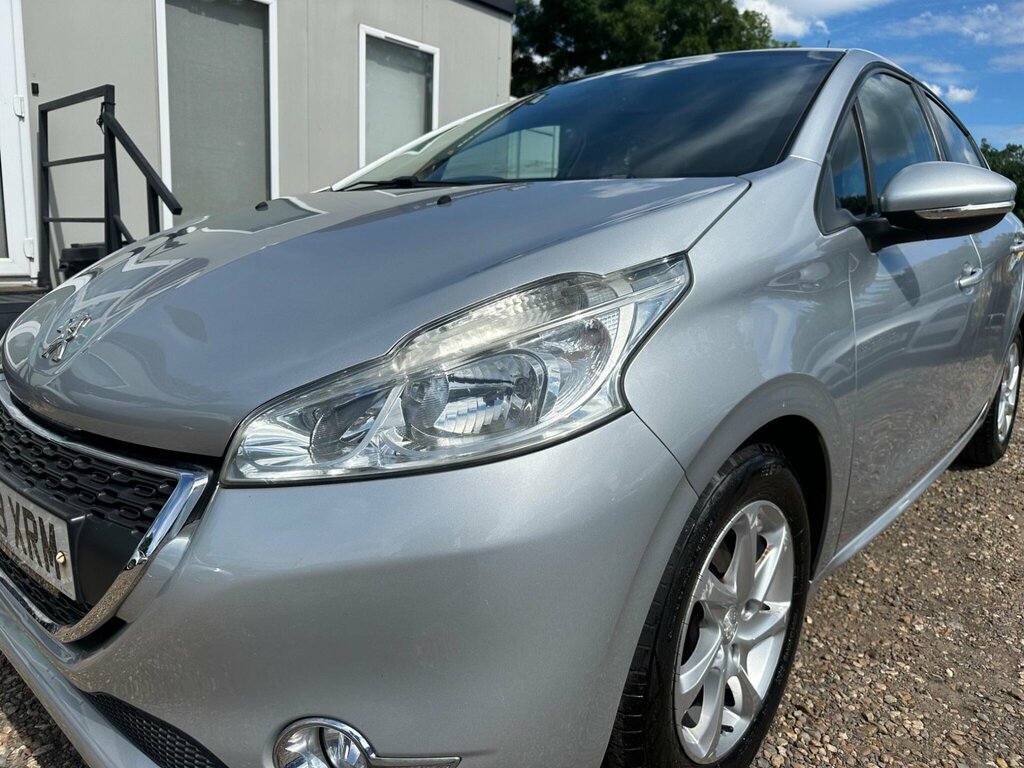 Peugeot 208 Access Black #9