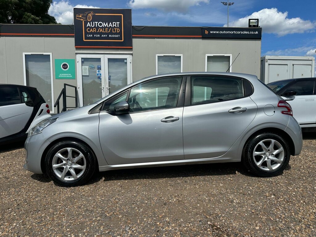 Peugeot 208 Access Black #23