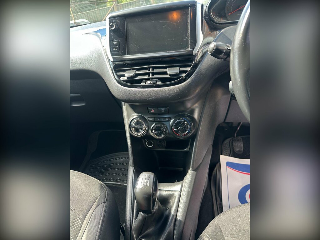 Peugeot 208 Access Black #41