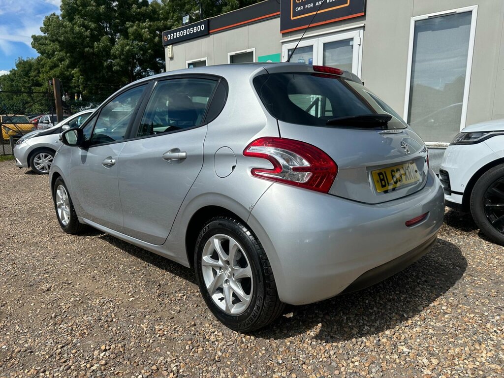 Peugeot 208 Access Black #21