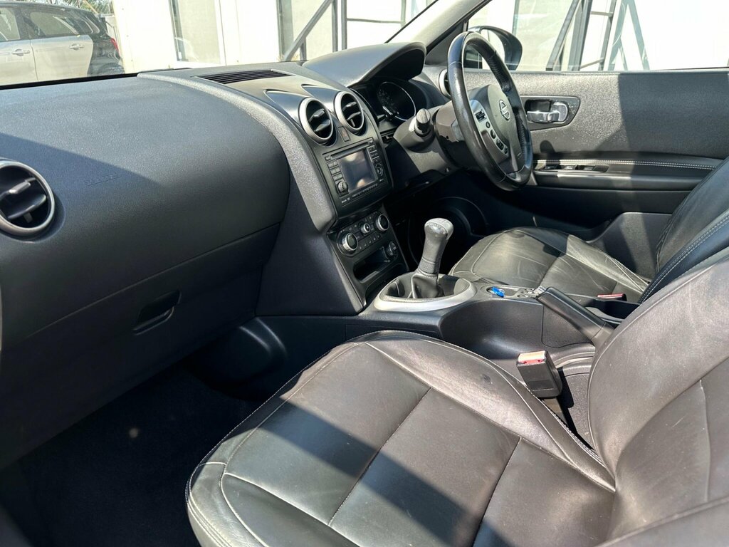 Nissan Qashqai Acenta Black #31