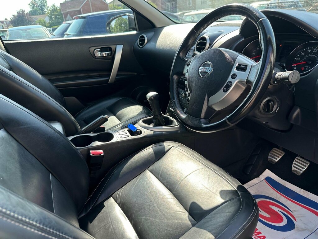 Nissan Qashqai Acenta Black #33