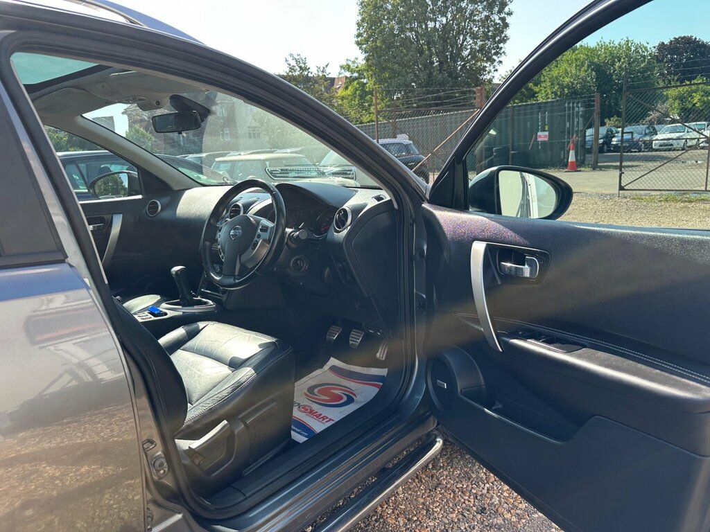 Nissan Qashqai Acenta Black #27
