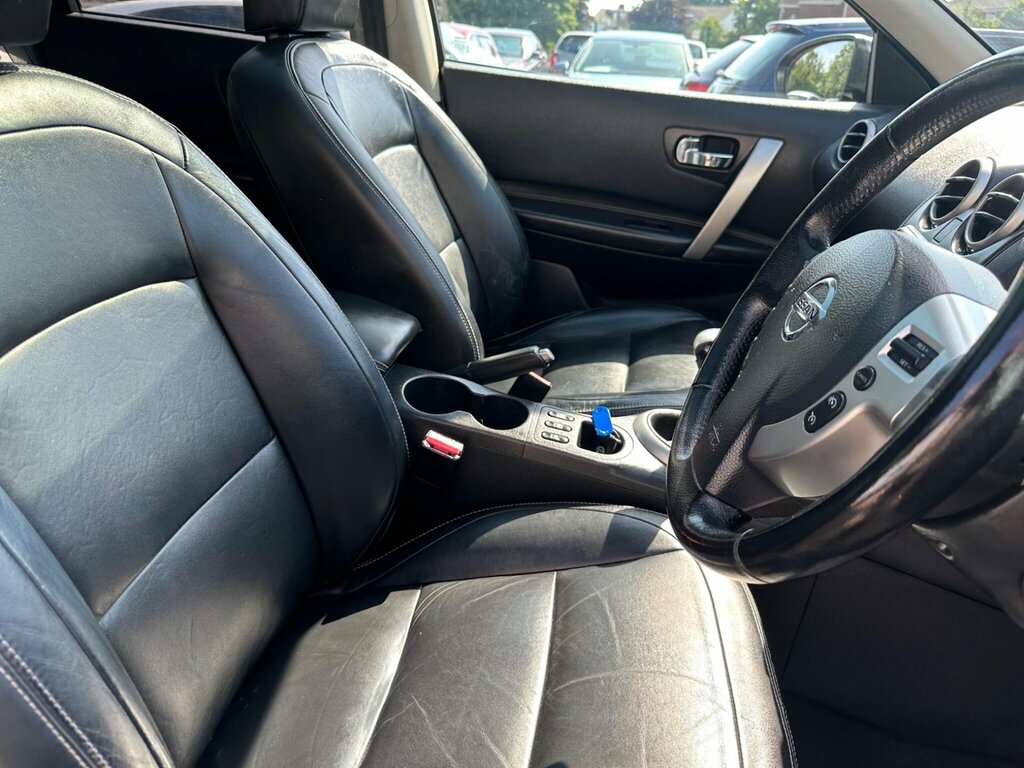 Nissan Qashqai Acenta Black #28