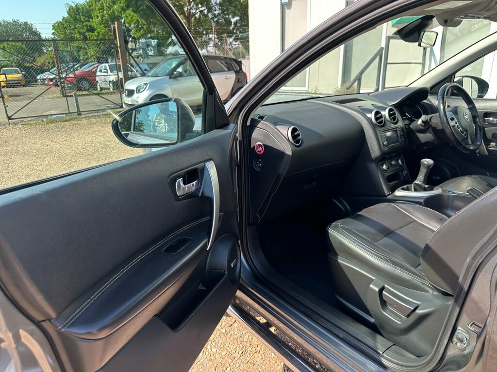Nissan Qashqai Acenta Black #29