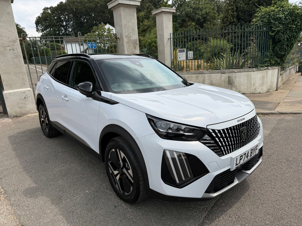 Peugeot 2008 Puretech Eat8 Ss Gt White