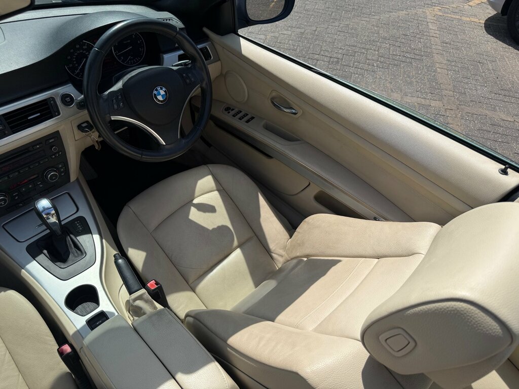 BMW 3 Series 2.0 320I Se Convertible Steptronic Euro YE10AVY Black #4