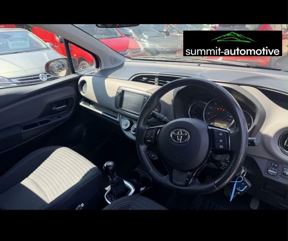 Toyota Yaris 1.33 Dual Vvt-i Design Euro 6 WT16OZR Red #2