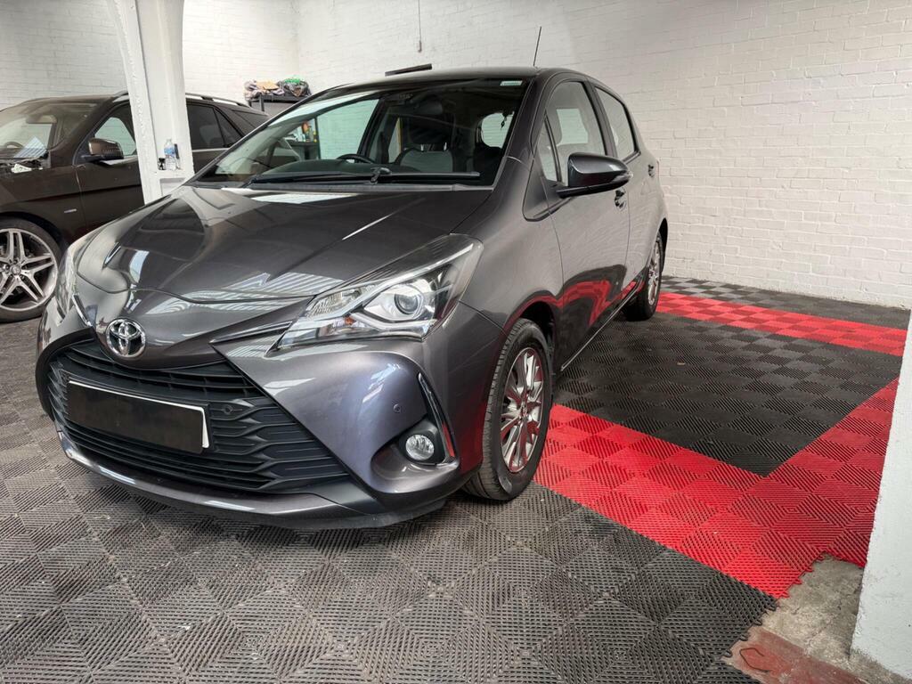 Toyota Yaris 1.5 Vvt-i Icon Tech Euro 6 Grey #3