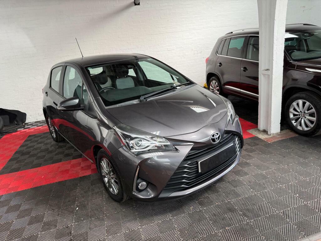 Toyota Yaris 1.5 Vvt-i Icon Tech Euro 6 Grey