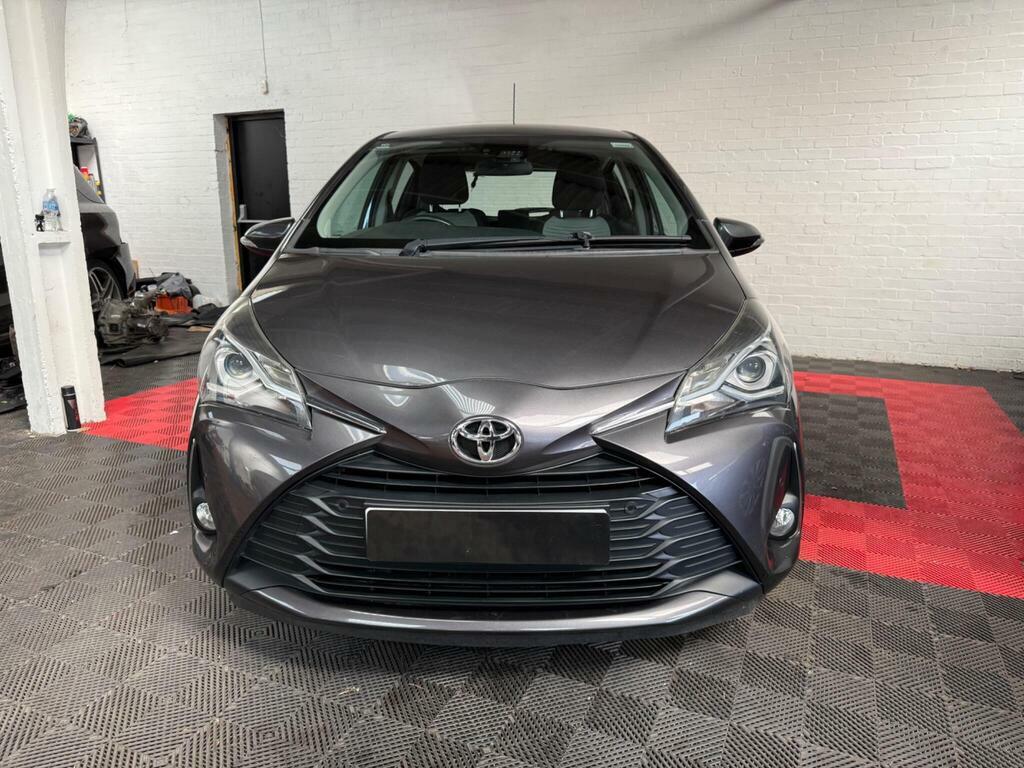 Toyota Yaris 1.5 Vvt-i Icon Tech Euro 6 Grey #2