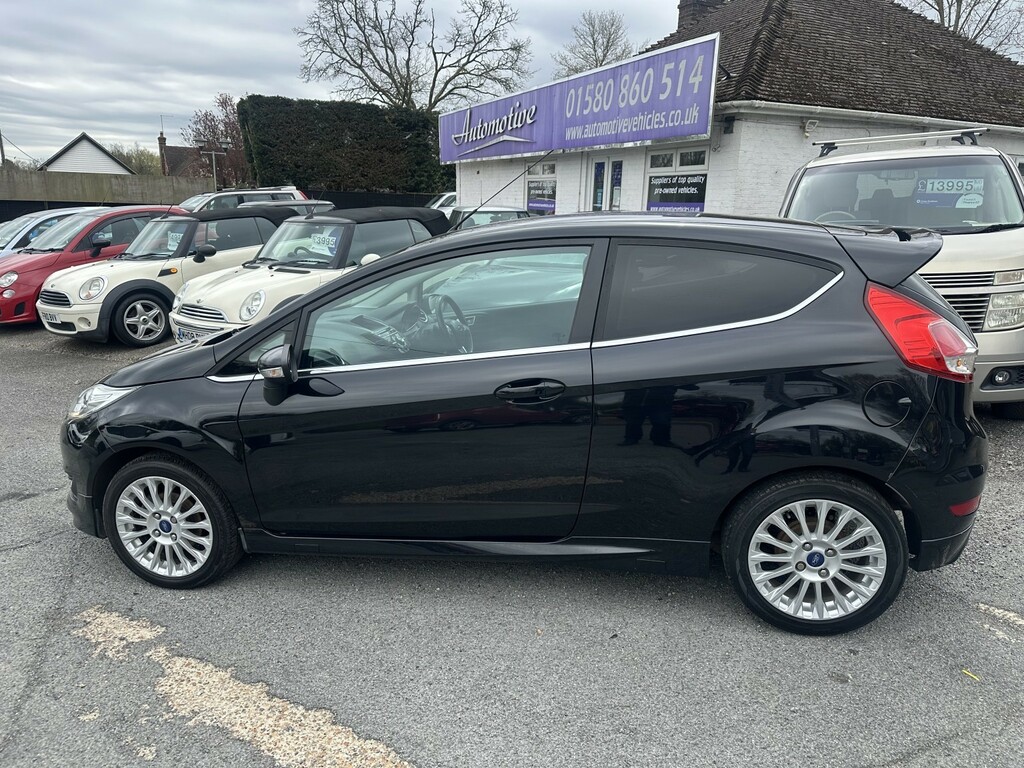 Ford Fiesta Hatchback 1.0 T Ecoboost Titanium 2012 Black #4