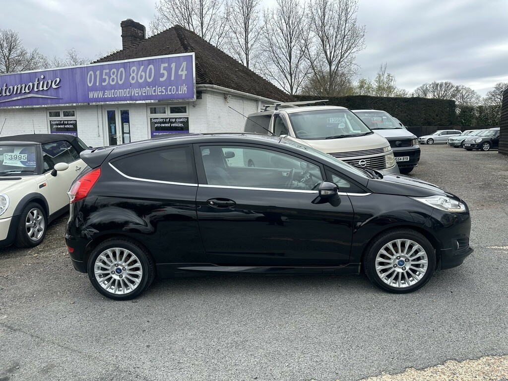 Ford Fiesta Hatchback 1.0 T Ecoboost Titanium 2012 Black #3
