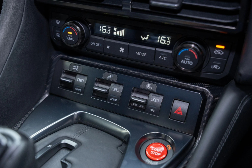 Nissan GT-R 3.8 Recaro Black #32